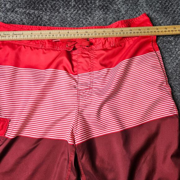 Old Navy Men's Red Swim Shorts - Picture 9 of 10